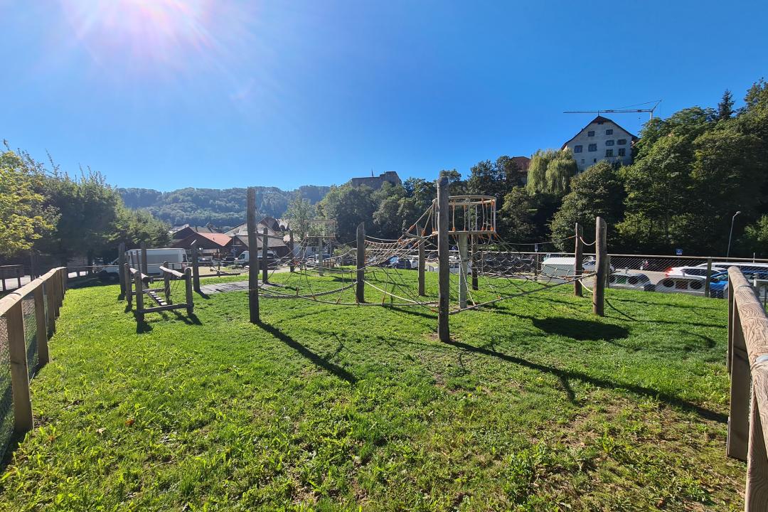 Kletteranlage aus Holz für Spielplatz in Moudon / Structure d’escalade en bois pour aire de jeux à Moudon