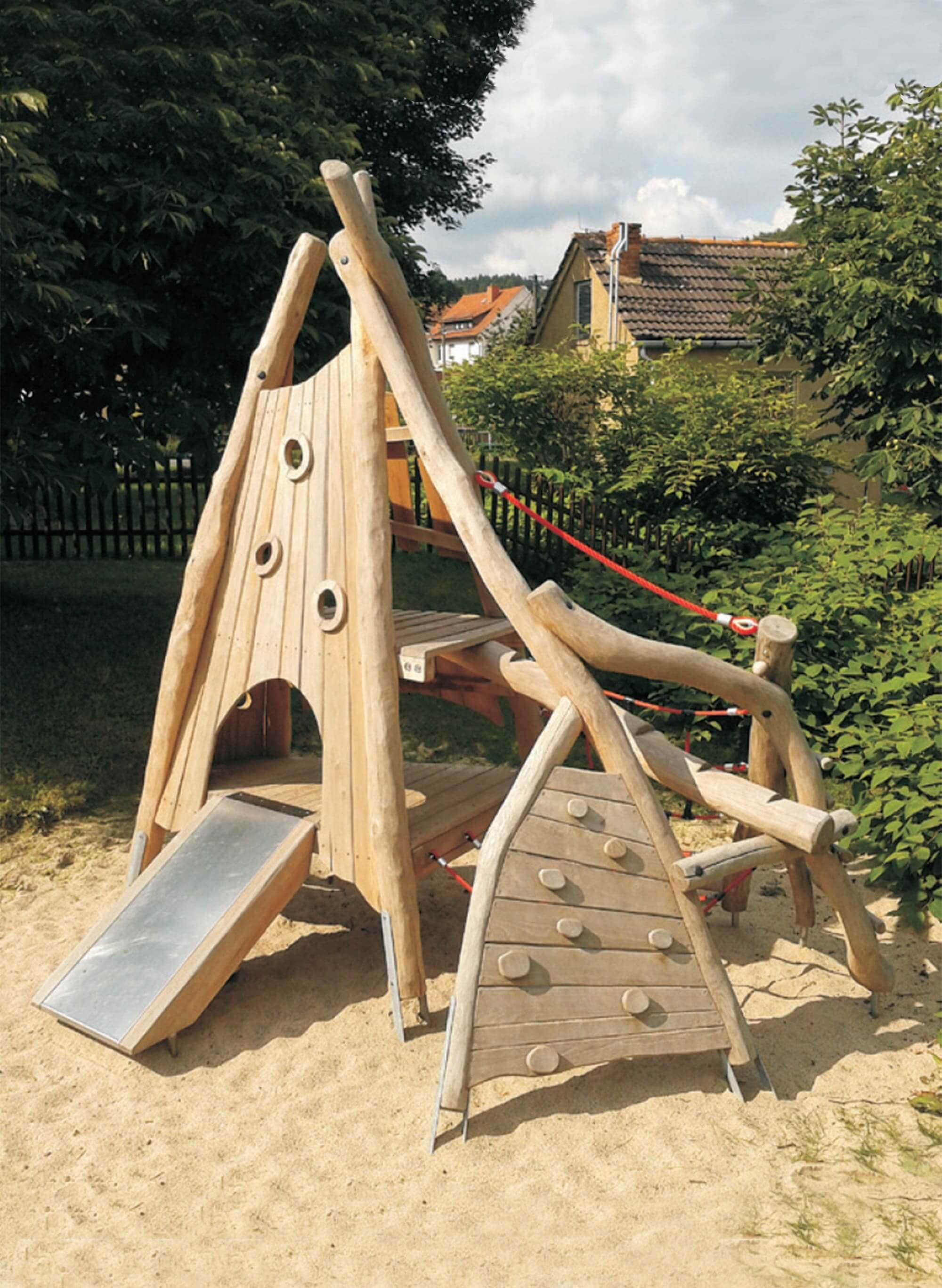 Kletterturm aus Robinie oder Eiche
